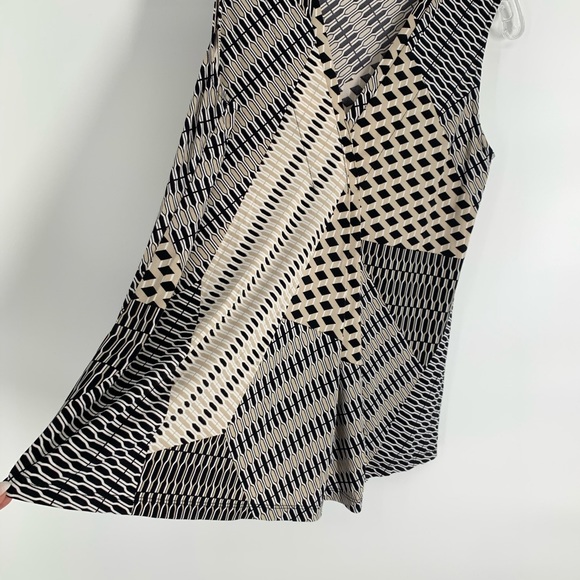 Dana Buchman V-Necked Sleeveless Top, Small - Picture 4 of 5